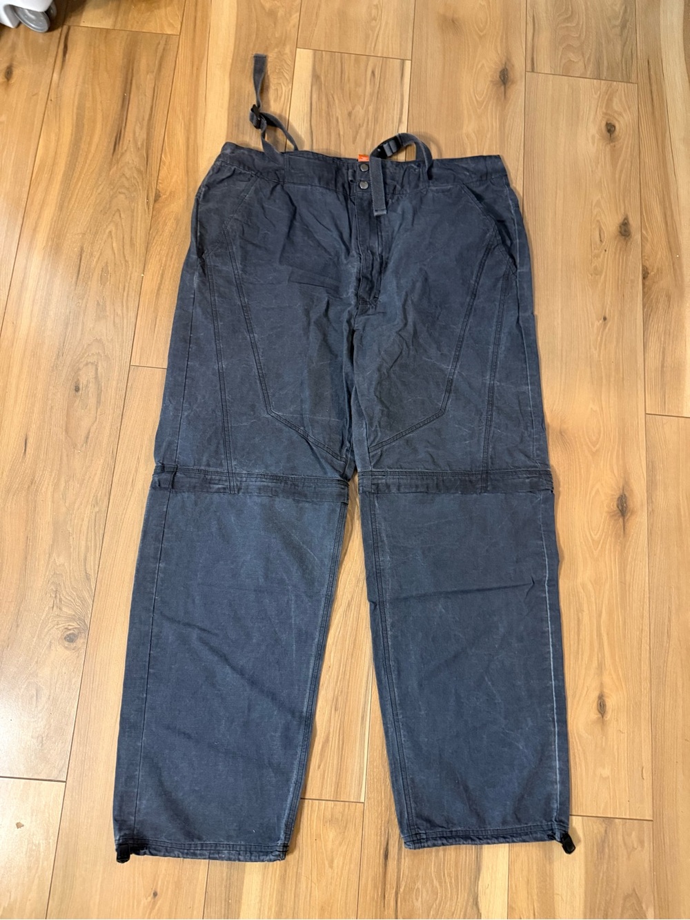 Forever 21 x Rebel Moon cargo pants in men's size 38 convertible to shorts grey